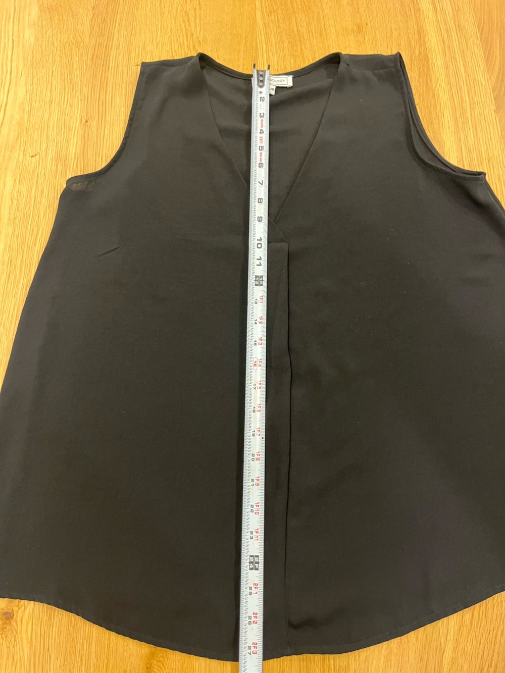 Vince Black V-Neck Sleeveless Camisole - Picture 3 of 5